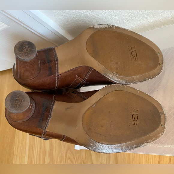 UGG Women's Caroline Boots Brown sheepskin Leather Moto Strap Heeled size 8 - Picture 9 of 12